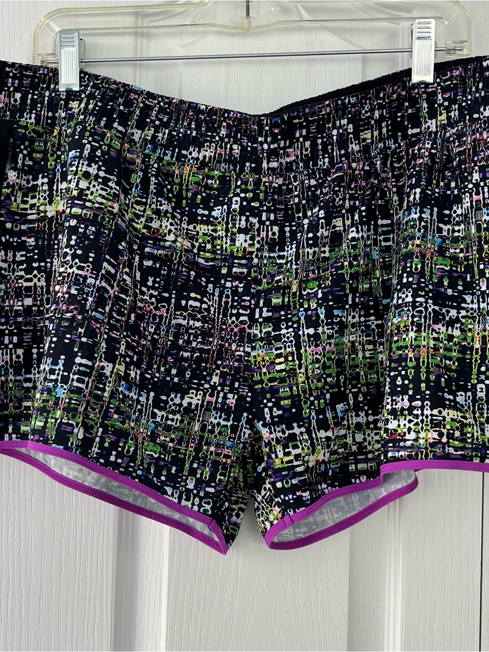 NEW with tags Fabletics Fall On Women’s Athletic Running Shorts Multicolor XXL